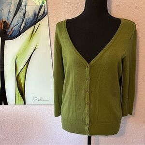 women’s green sweater size large